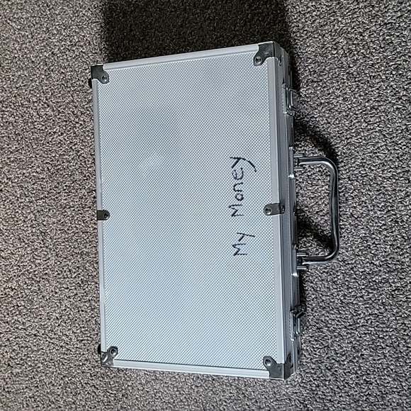 200 Poker Chips Cards and Case - Picture 4 of 4